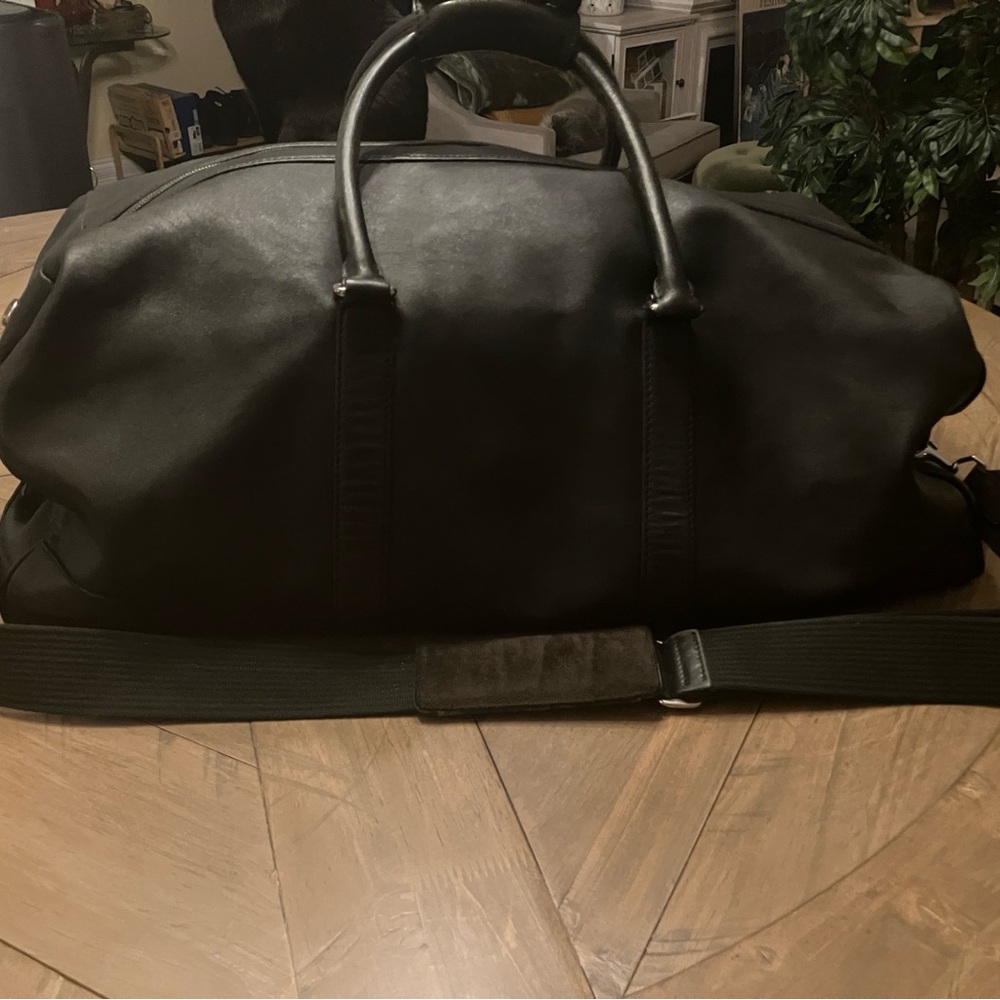 Coach Leather 5409 Travel Bag with detachable strap- this is a forever piece! - Picture 6 of 8